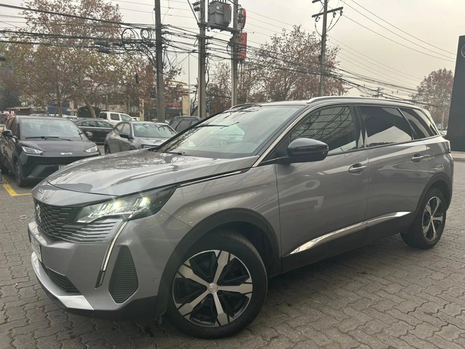 Peugeot 5008 1.5 ALLURE PACK BLUEHDI 130 EAT8 AT 2024 - Foto 2 de 17