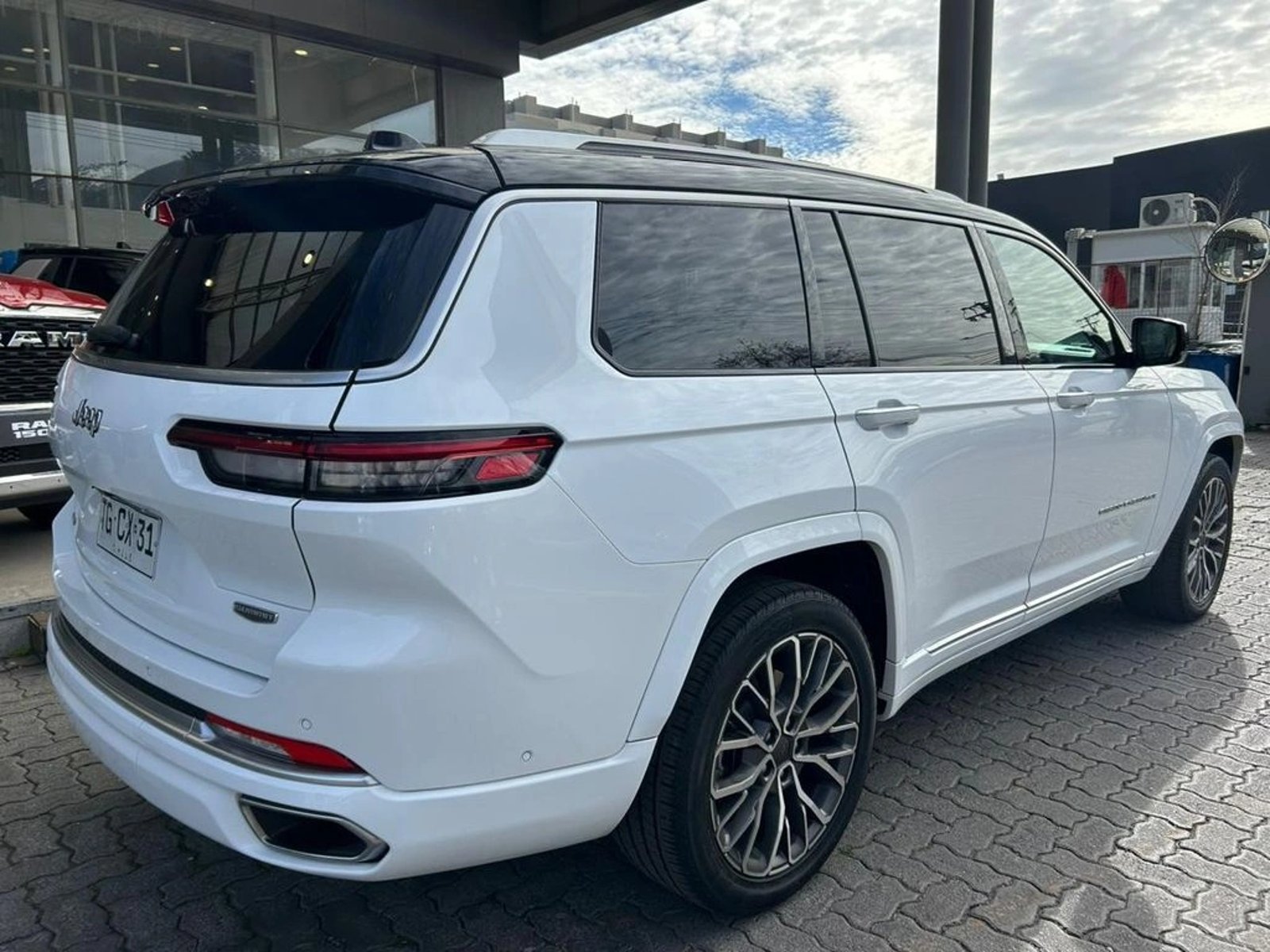 Jeep CHEROKEE L SUMMIT 4X4 3.6 AUT 2024 - Imagen 4 de 13