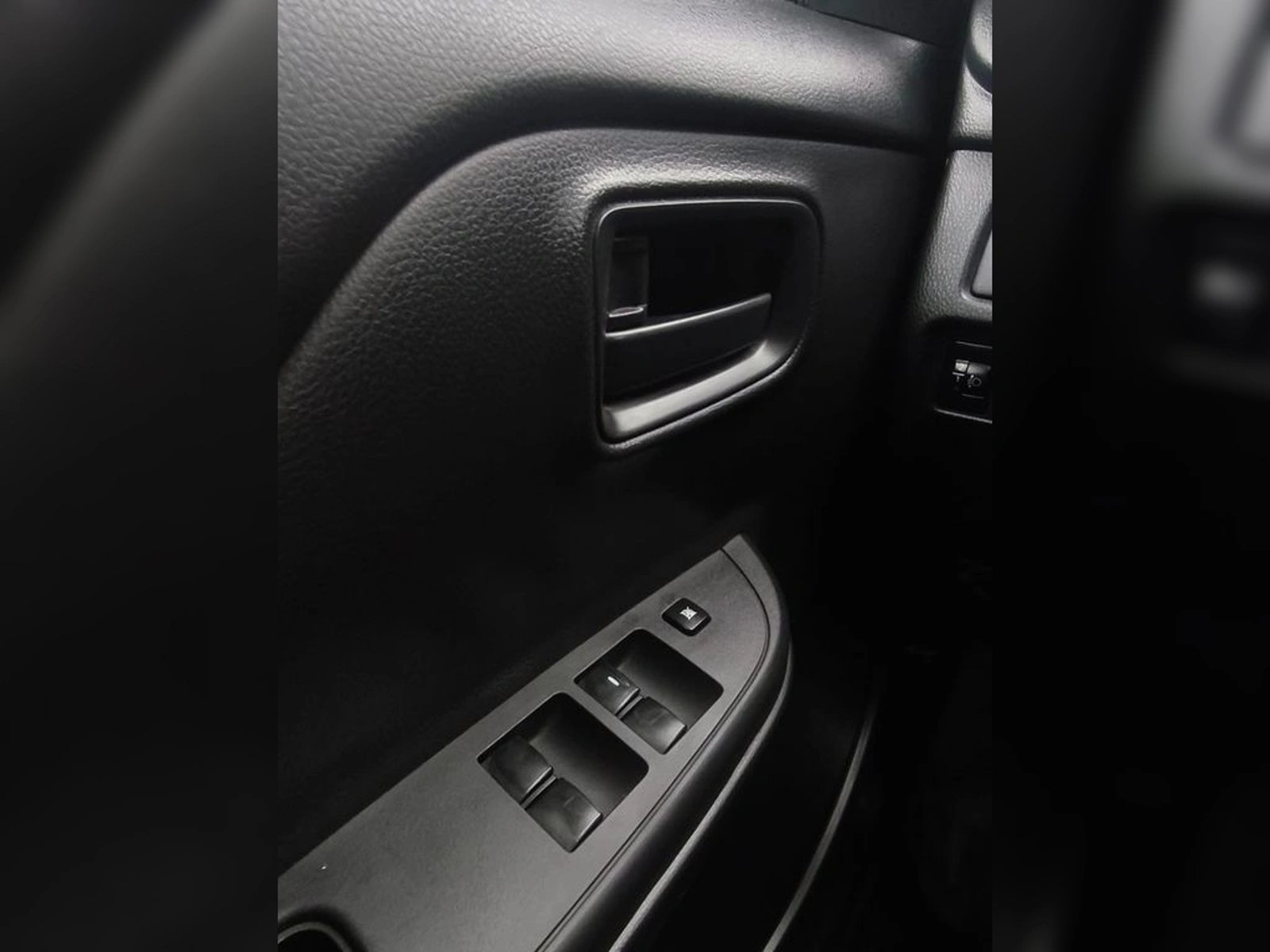 Mitsubishi L200 L200 WORK 2.2 4X2 MT 2024 - Imagen 13 de 20