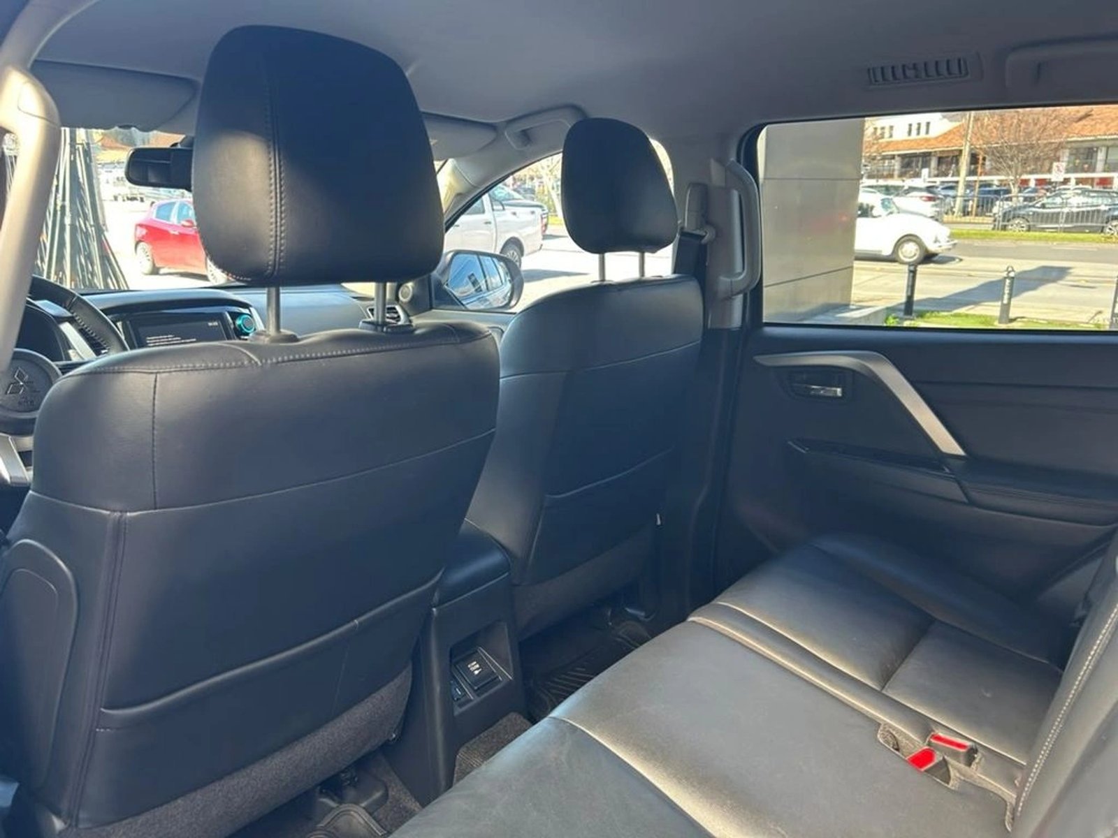 Mitsubishi MONTERO SPORT 4X2 3.0 AUT 2025 - Imagen 9 de 17