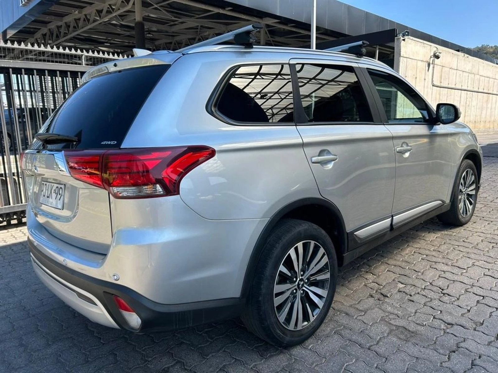 MITSUBISHI OUTLANDER 2021 - Imagen 7 de 17