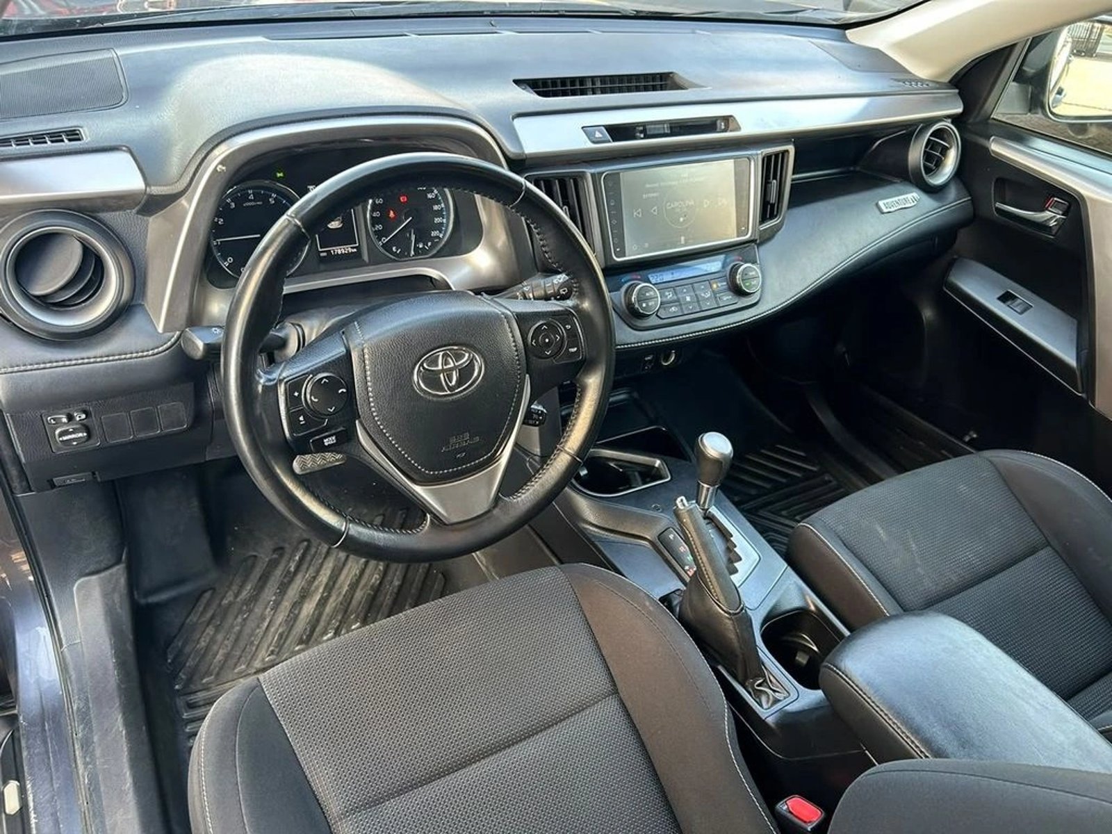 TOYOTA RAV4 2.0 ADVENTURE LUJO AT 2019 - Imagen 9 de 16