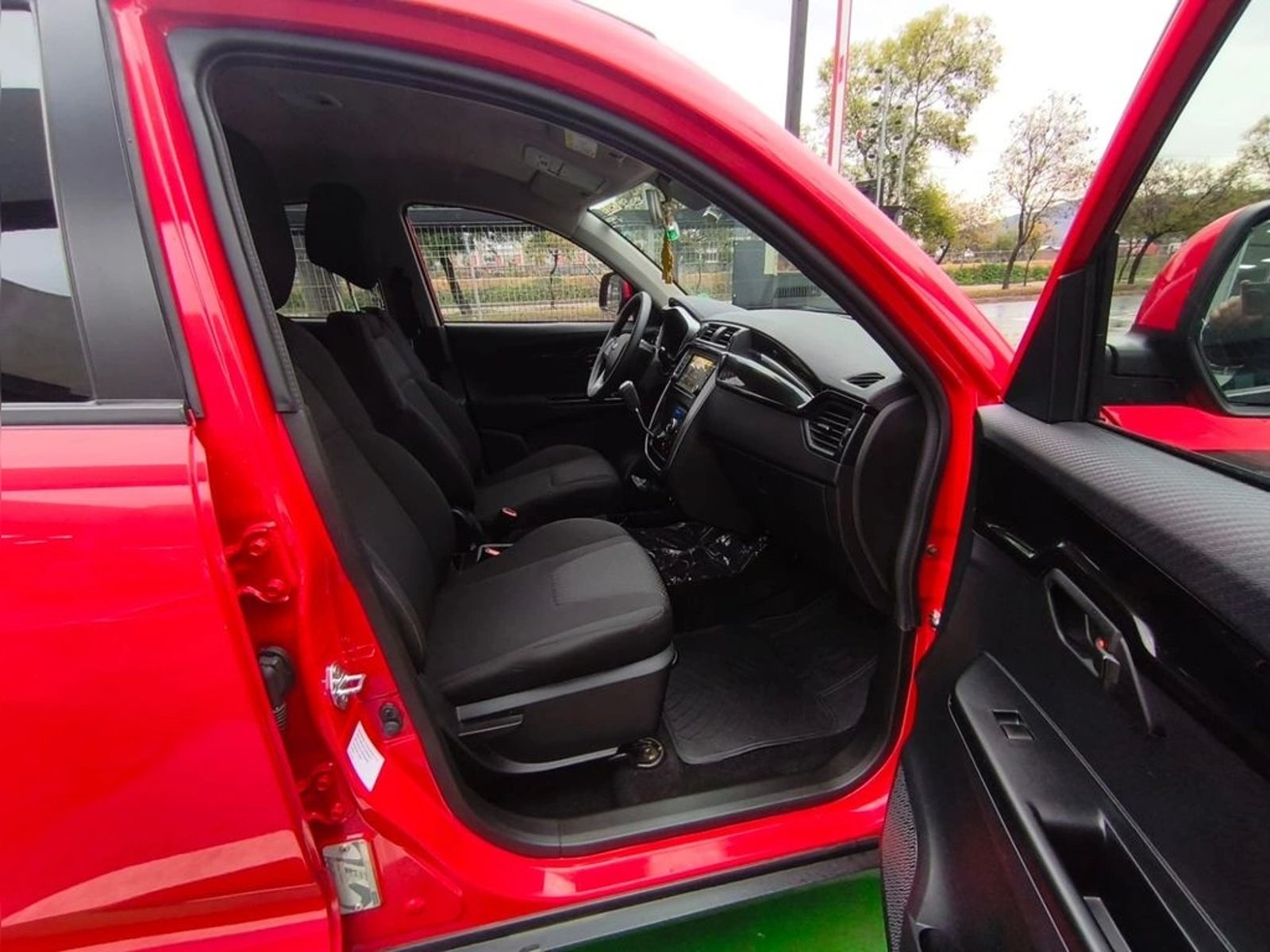Mahindra KUV100 1.2 DELUXE MT 2021 - Imagen 17 de 20