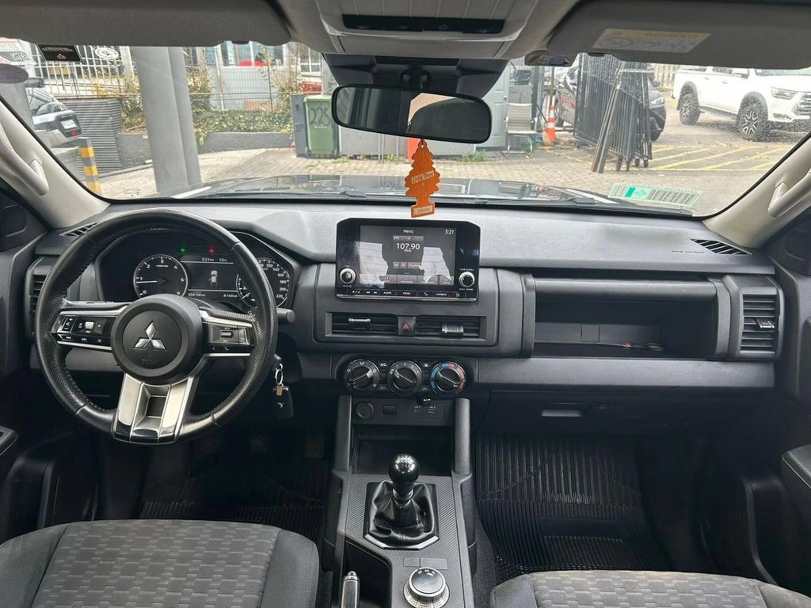 Mitsubishi L200 2.4 KATANA XRT DIESEL 4X4 DOB. CAB. EURO6 MT 4P 2025 - Imagen 13 de 17