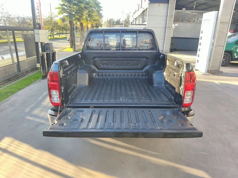 Mitsubishi L200 KATANA XRT 2.5 MT 4X4 2024 - Imagen 6 de 20