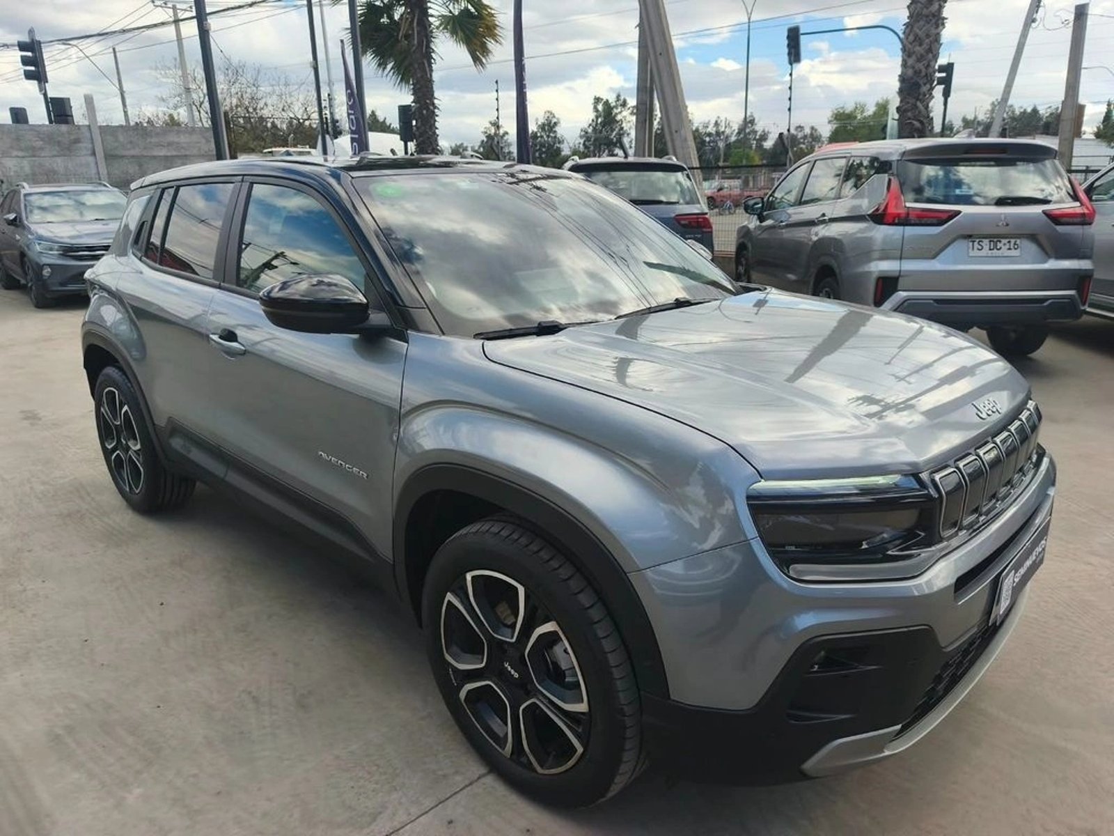 Jeep AVENGER SUMMIT 1.2 HEV 2025 - Foto 3 de 18