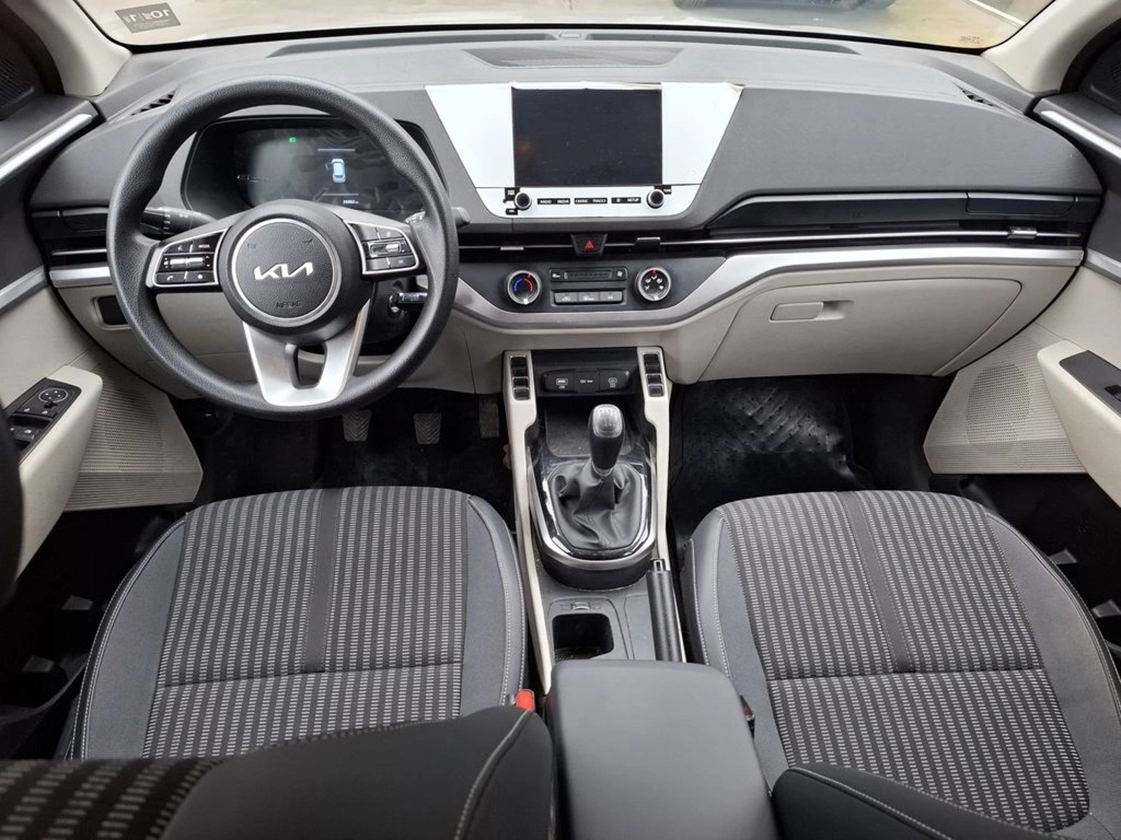 Kia CARENS 1.5L LX 4X2 6MT 5P 2025 - Imagen 15 de 20