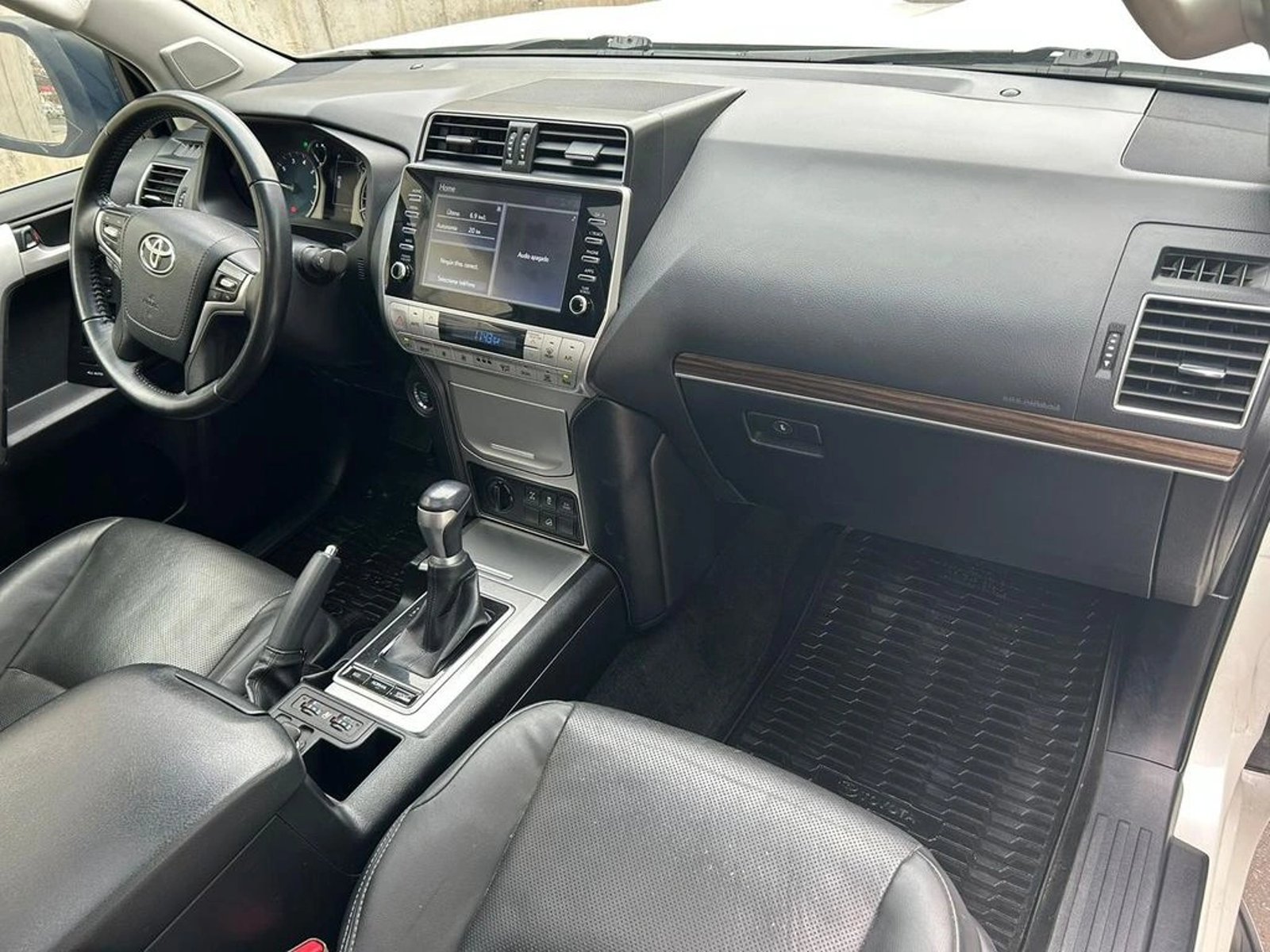 TOYOTA LAND CRUISER PRADO 4.0 PRADO VX 4X4 AT 5P 2023 - Imagen 8 de 16
