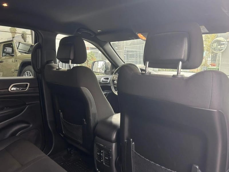Jeep GRAND CHEROKEE 3.6 LAREDO AT 2022 - Imagen 9 de 17