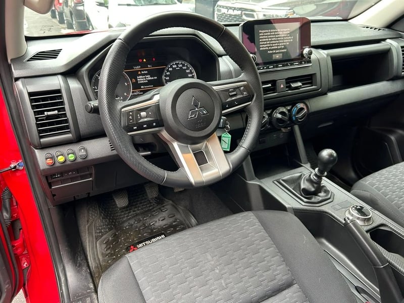 Mitsubishi L200 KATANA XRT 4X4 2.4 2025 - Imagen 11 de 16
