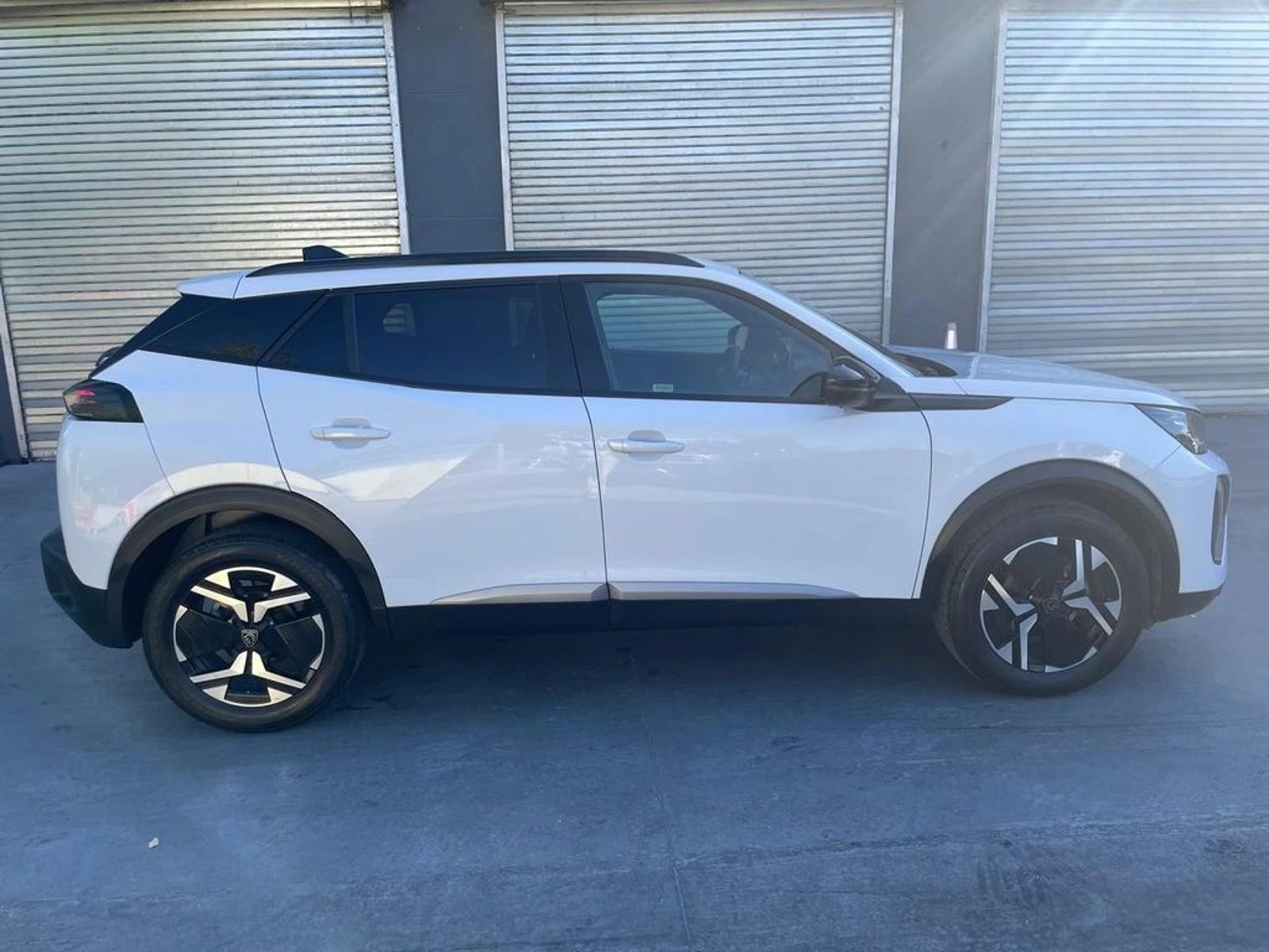 Peugeot 2008 1.2 ALLURE PACK PURETECH 130 AT 2024 - Foto 5 de 20
