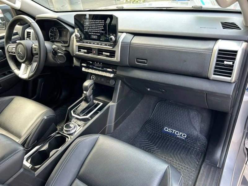 Mitsubishi L200 DAKAR XR 4X4 2.4 AUT 2025 - Imagen 7 de 16
