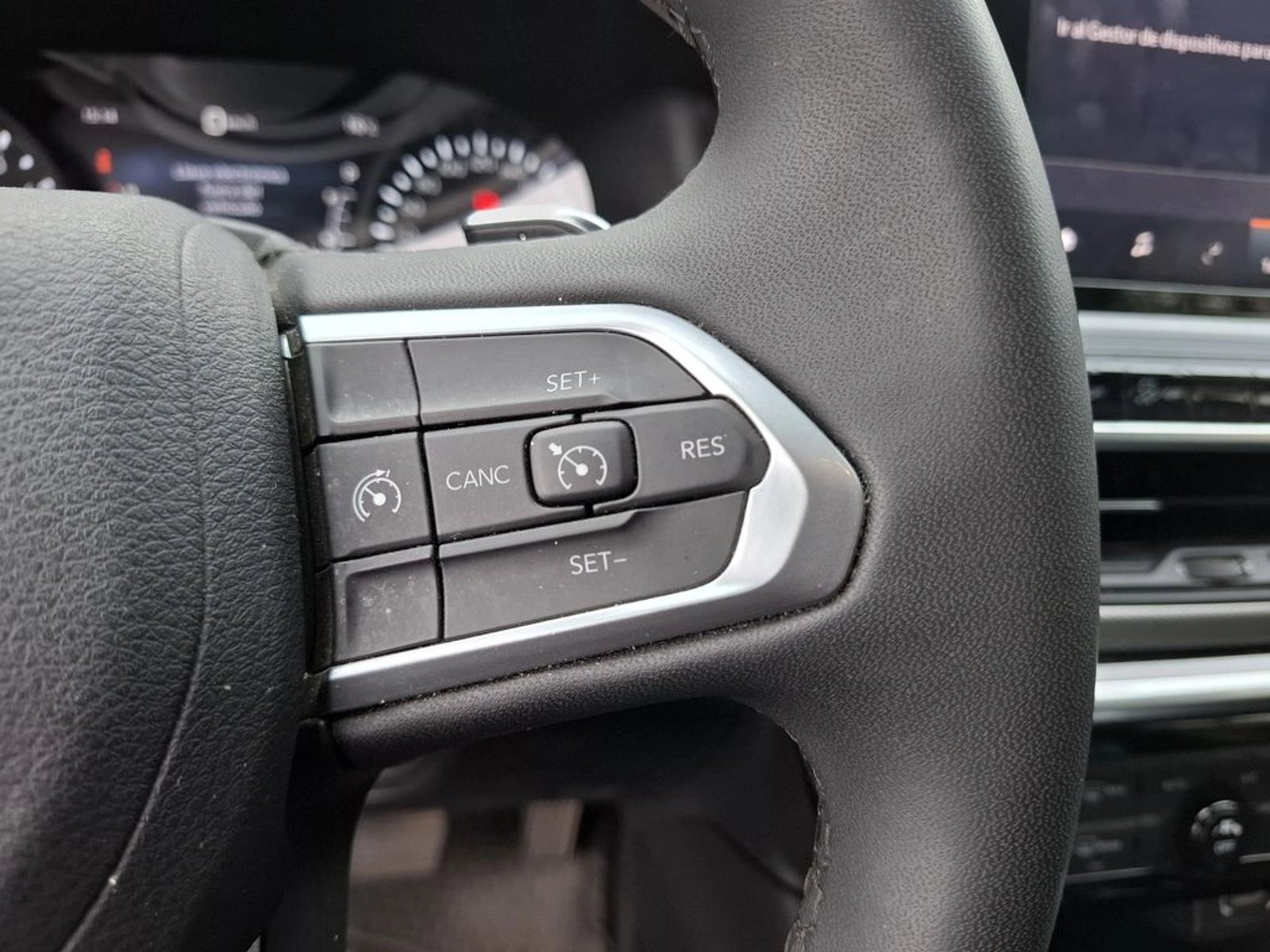 JEEP COMPASS 1.3 LONGITUDE 4X2 AT 5P 2024 - Imagen 18 de 20