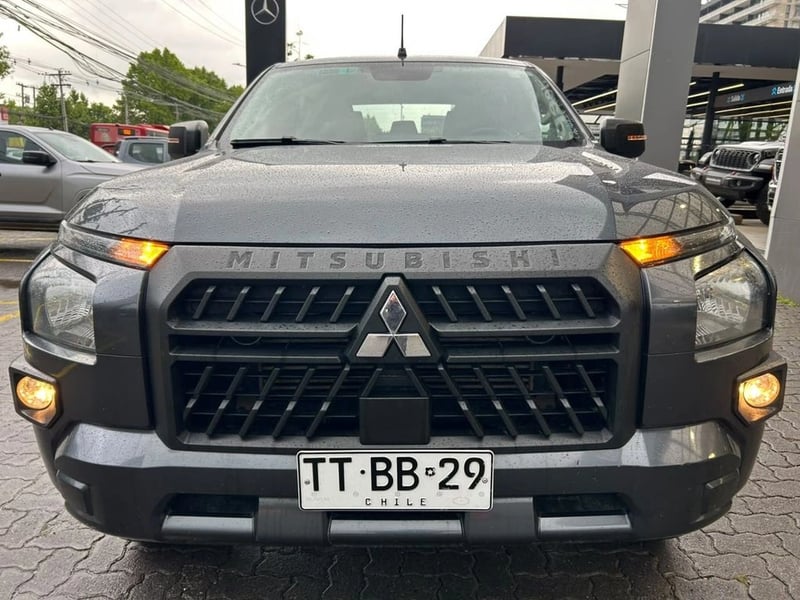 Mitsubishi L200 KATANA XRT 4X4 2.4 2025 - Imagen 3 de 17