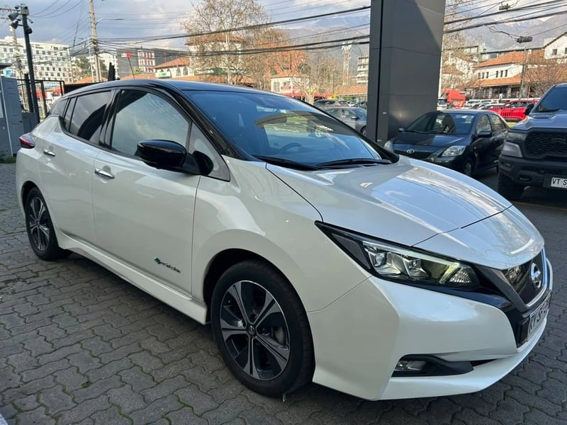 Nissan LEAF ZE1 2022 - Imagen 3 de 16