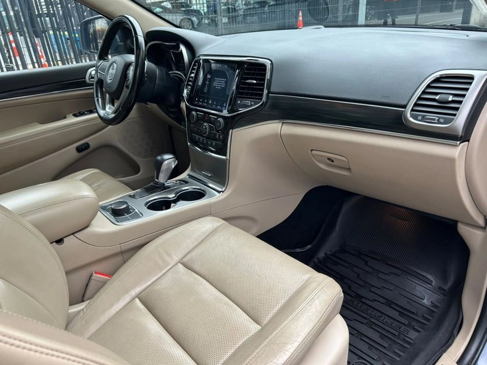Jeep GRAND CHEROKEE 3.6 LIMITED 4WD AT 5P 2021 - Imagen 12 de 17