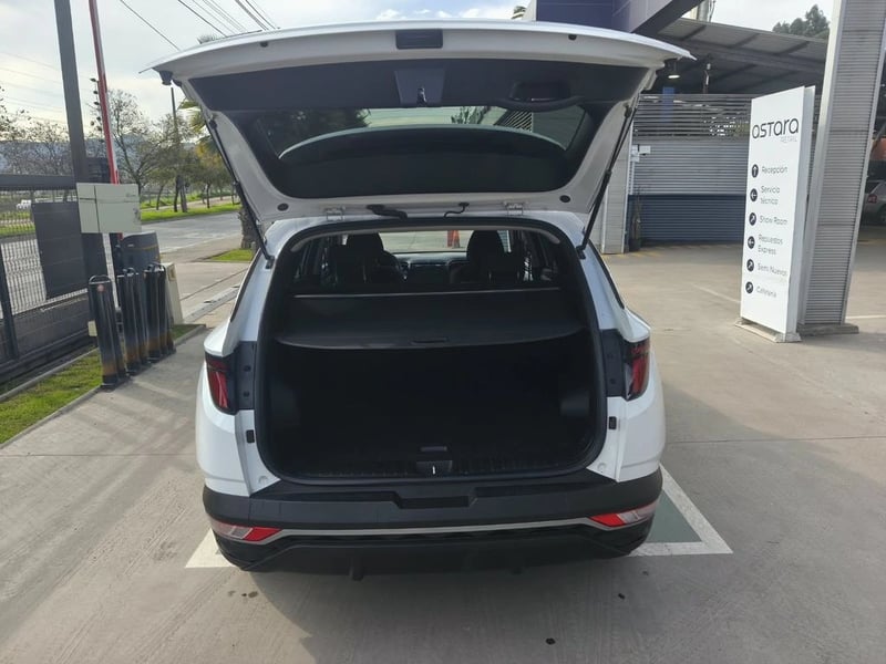 Hyundai TUCSON NX4 MPI 4X4 2.0 AUT 2023 - Imagen 7 de 20