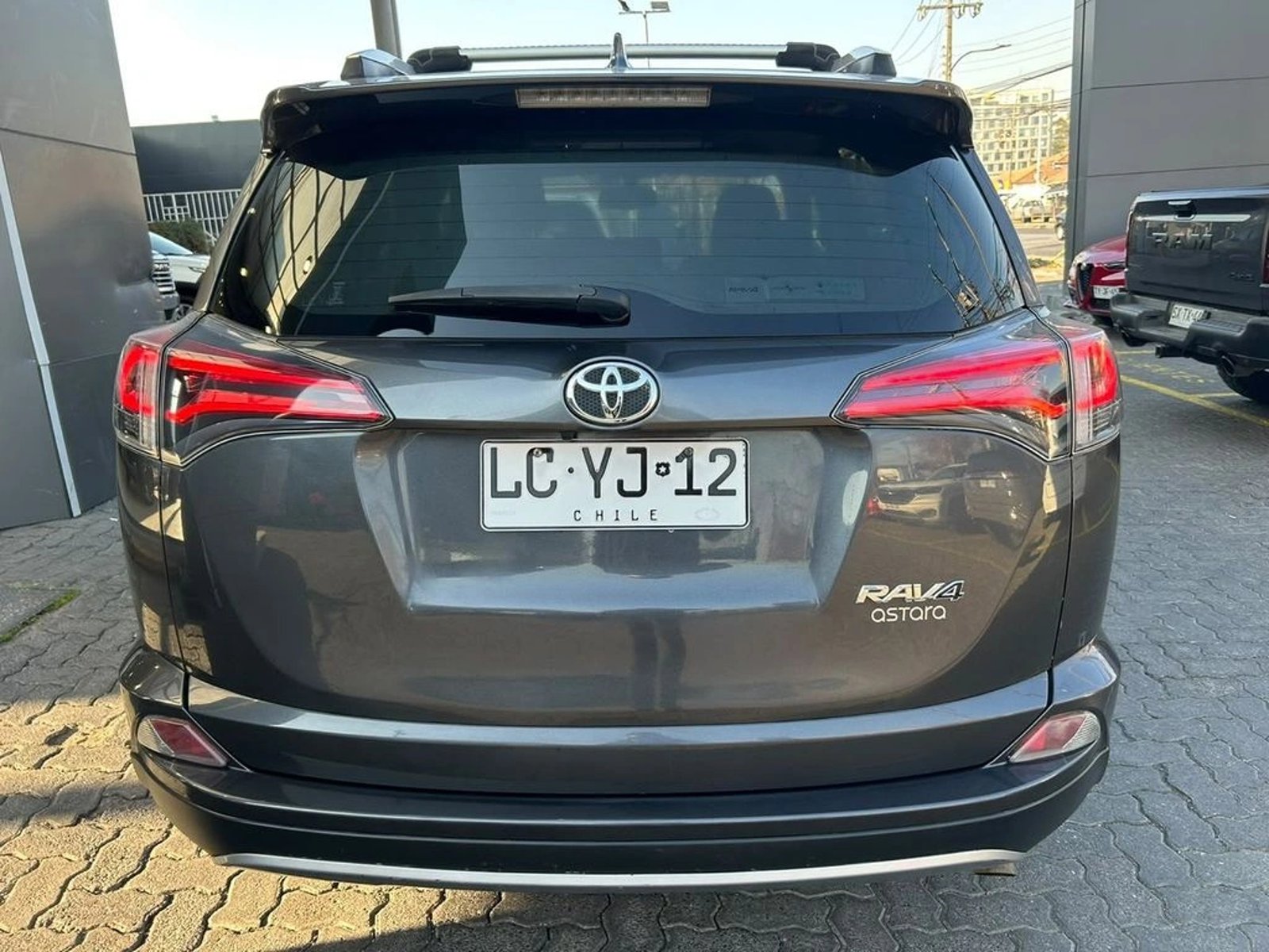TOYOTA RAV4 2.0 ADVENTURE LUJO AT 2019 - Foto 5 de 16