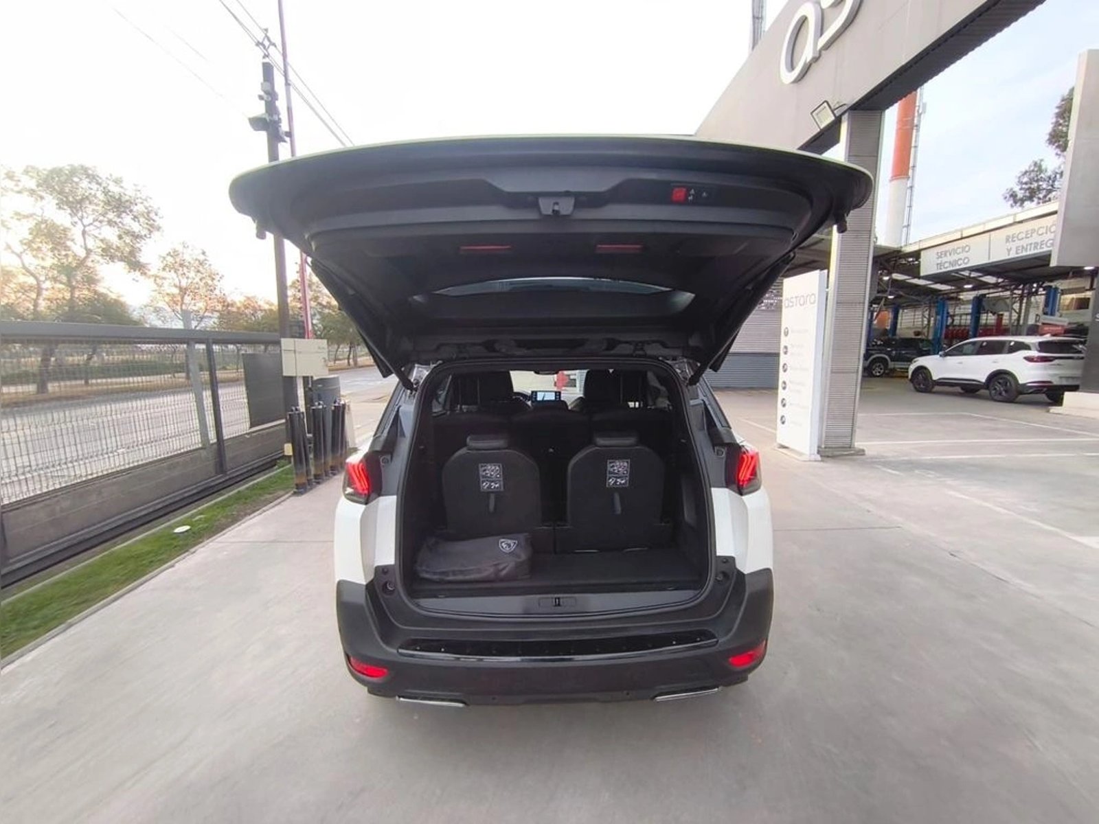 Peugeot 5008 GT LINE BLUEHDI 130 1.5 AUT DIESEL 2023 - Imagen 7 de 20