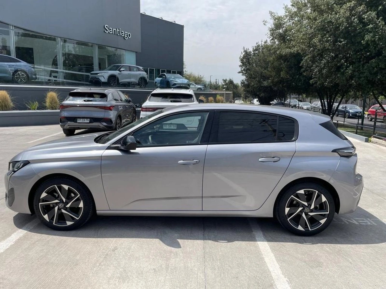 Peugeot 308 1.2 ALLURE PACK PURETECH 130 4X2 EAT8 5P 2024 - Imagen 6 de 20