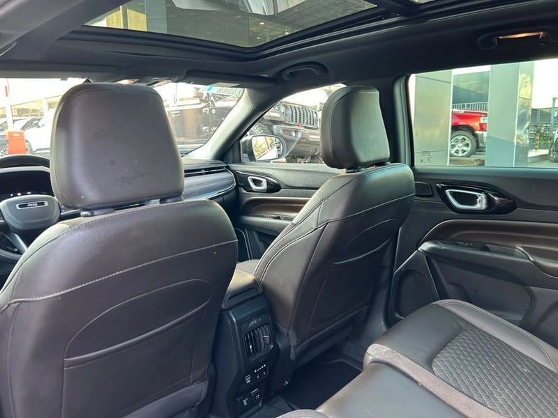 Jeep COMMANDER OVERLAND 1.3 AUT 2023 - Imagen 9 de 16