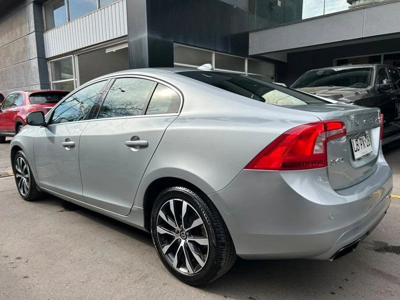 Volvo S60 T3 COMFORT AT 2019 - Imagen 4 de 16
