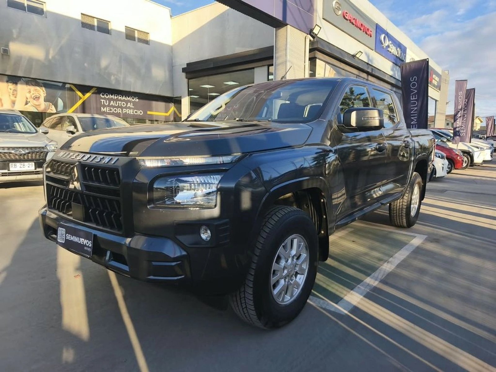 Mitsubishi L200 KATANA XRT 2.5 MT 4X4 2024 - Foto 2 de 20