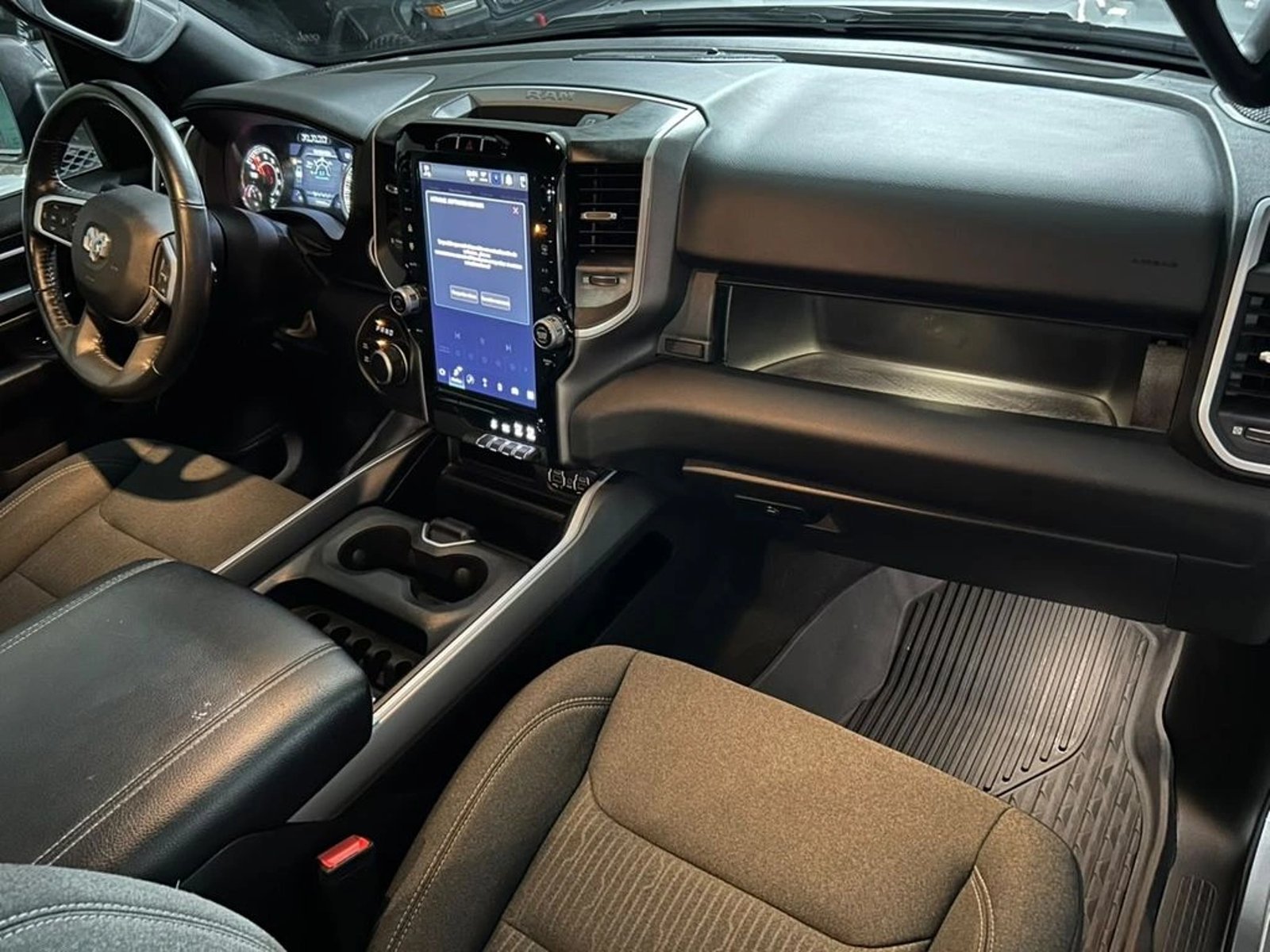 RAM 1500 BIG HORN 4X4 3.6 AUT 2024 - Imagen 8 de 17
