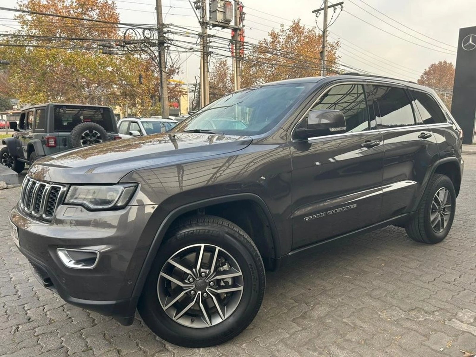 Jeep GRAND CHEROKEE 3.6 LAREDO AT 2022 - Foto 2 de 17