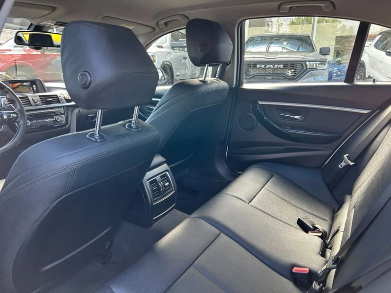 BMW 318 I LCI 1.5 2017 - Imagen 9 de 15