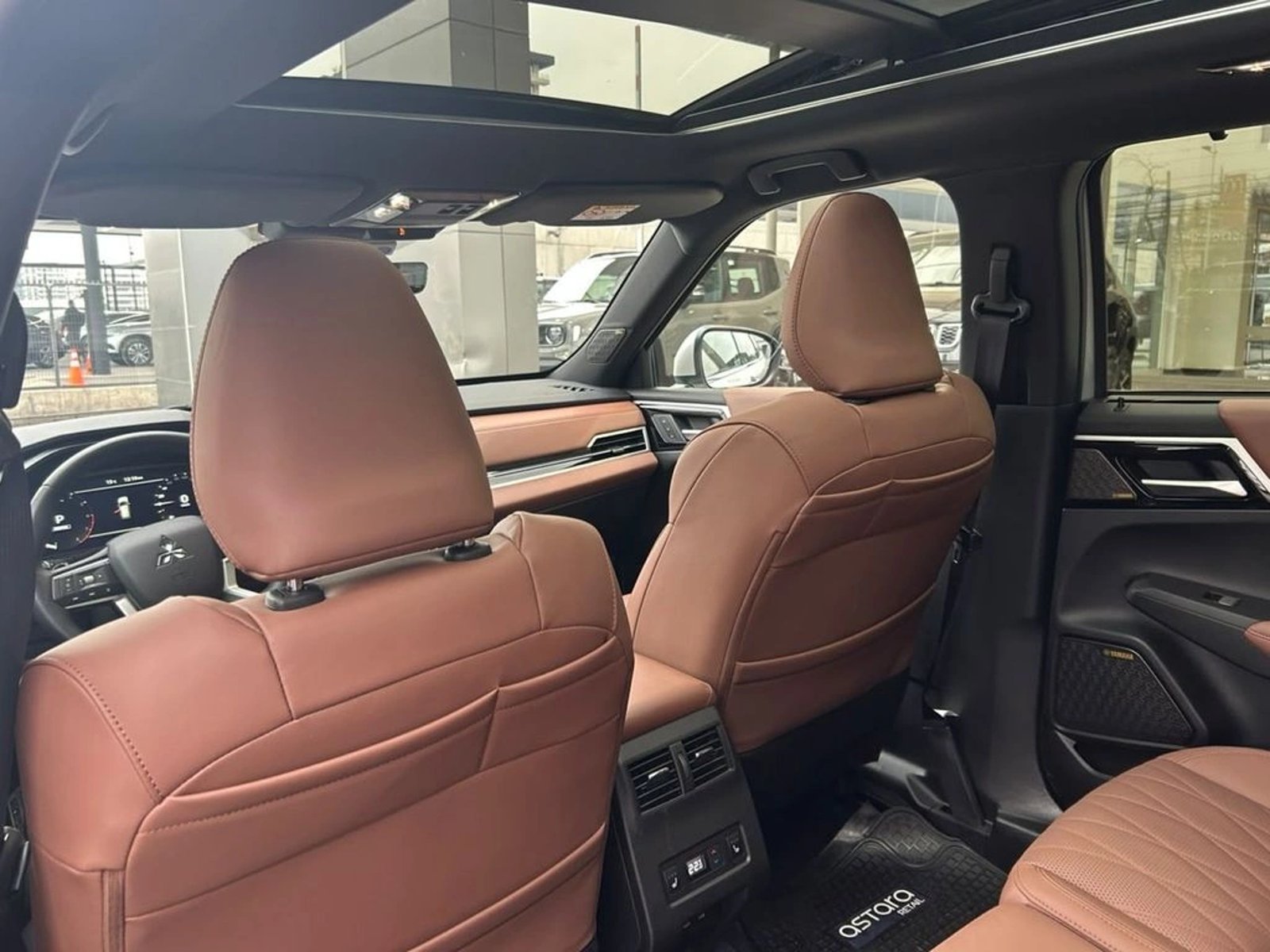 Mitsubishi OUTLANDER 2.5 GLS LIMITED 4X4 AT 2026 - Imagen 12 de 17