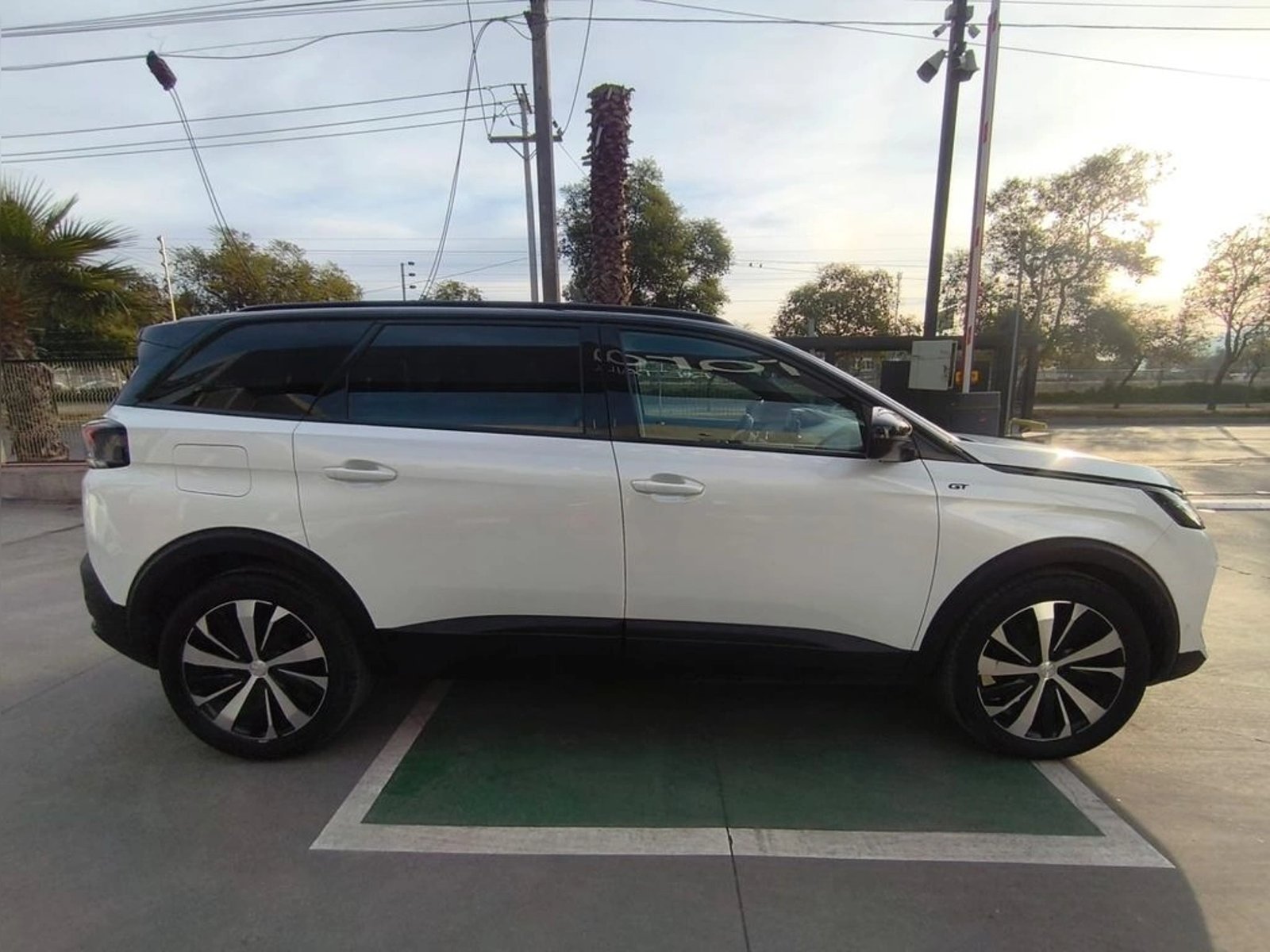 Peugeot 5008 GT LINE BLUEHDI 130 1.5 AUT DIESEL 2023 - Foto 4 de 20
