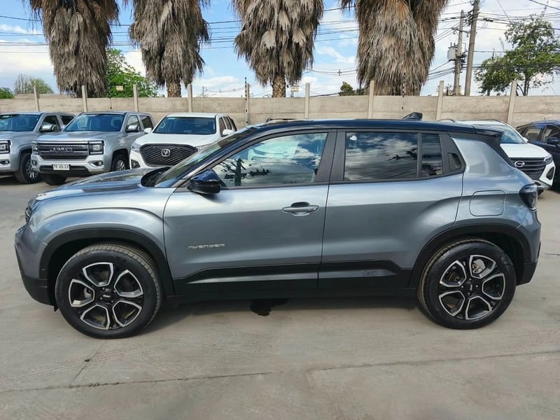 Jeep AVENGER SUMMIT 1.2 HEV 2025 - Imagen 8 de 18