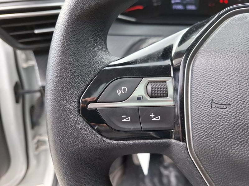 Peugeot 208 1.2 STYLE PURETECH 75 4X2 MT 5P 2023 - Imagen 17 de 20