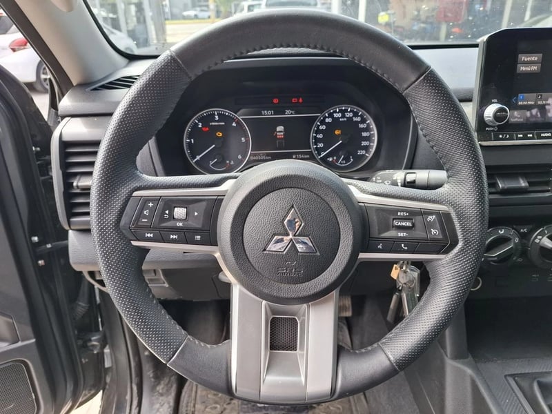 Mitsubishi L200 KATANA XRT 4X4 2.4 2024 - Imagen 14 de 20