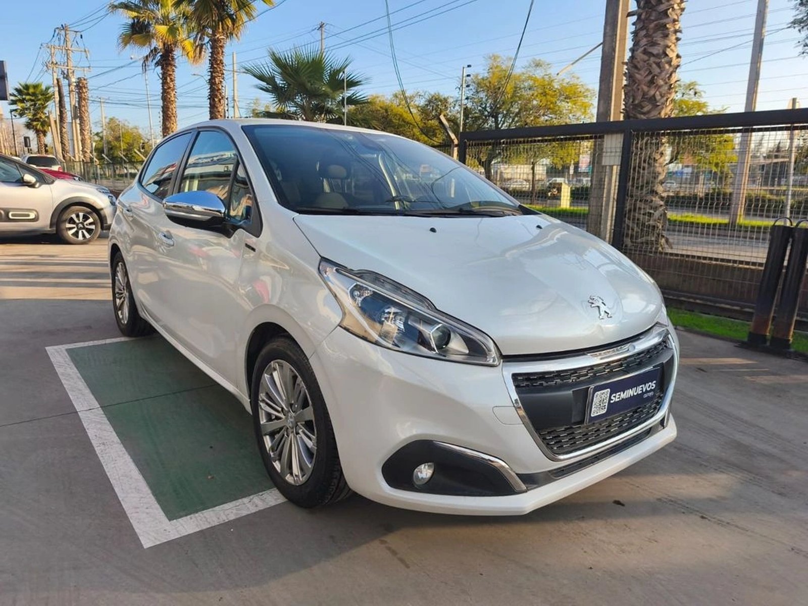 Peugeot 208 SIGNATURE 1.2 MT HB PURE TECH 2020 - Foto 4 de 20
