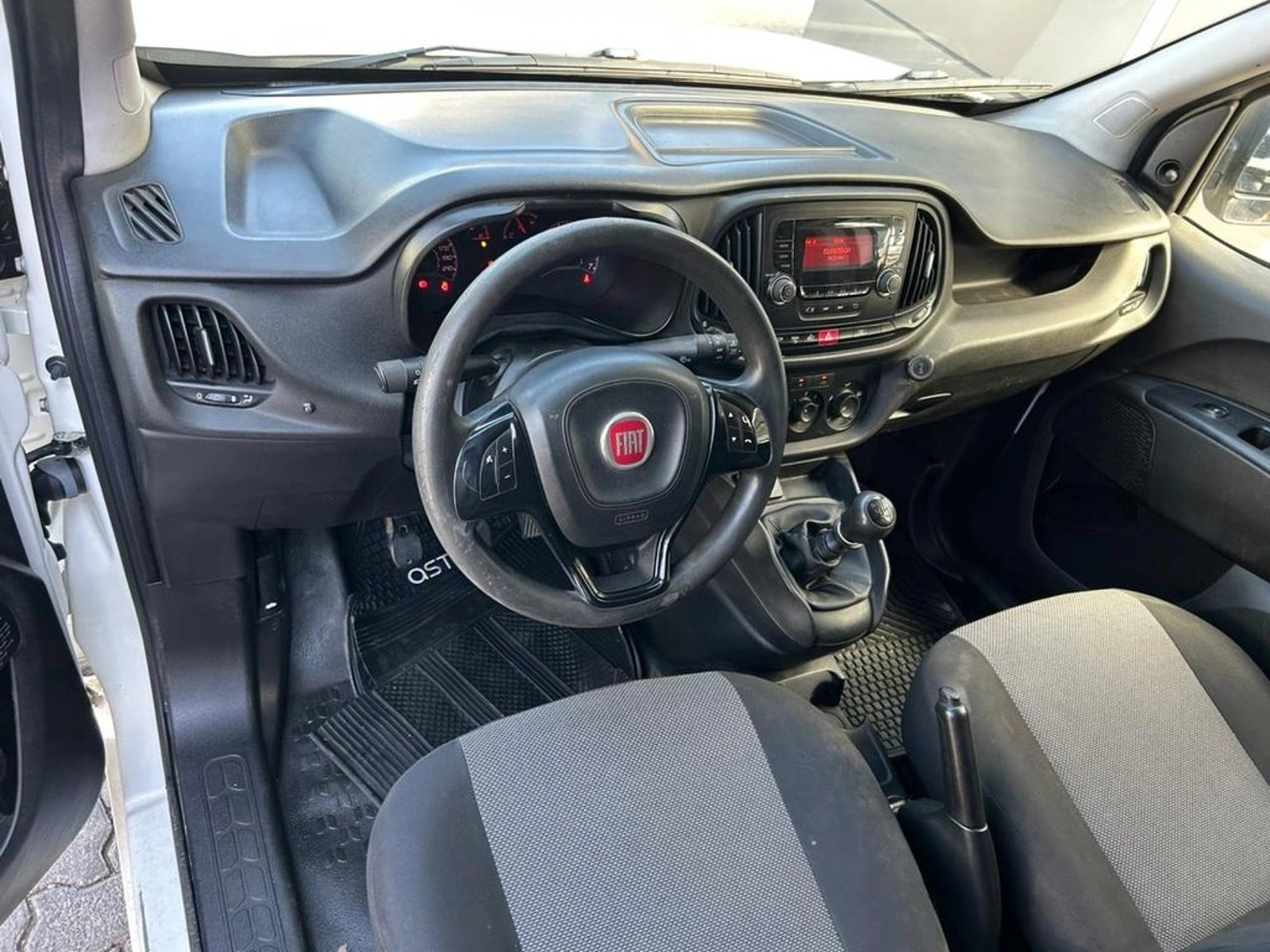 FIAT DOBLO 2018 - Imagen 8 de 17