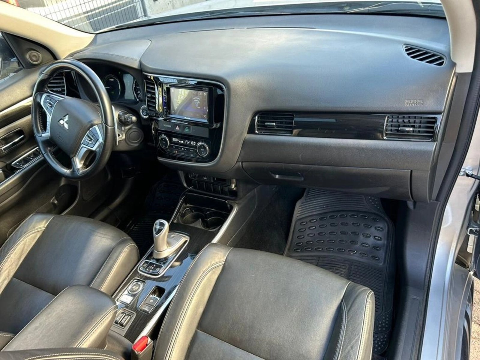MITSUBISHI OUTLANDER 2019 - Imagen 8 de 17
