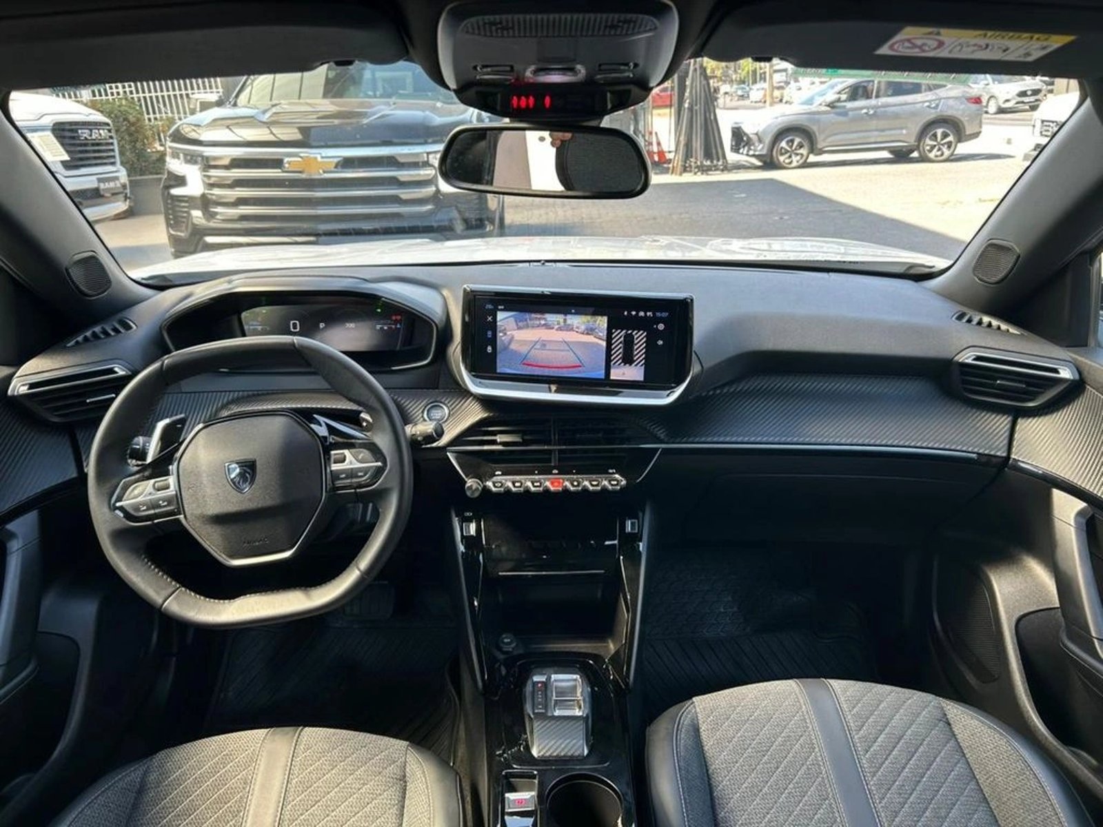 PEUGEOT 2008 2024 - Imagen 9 de 17