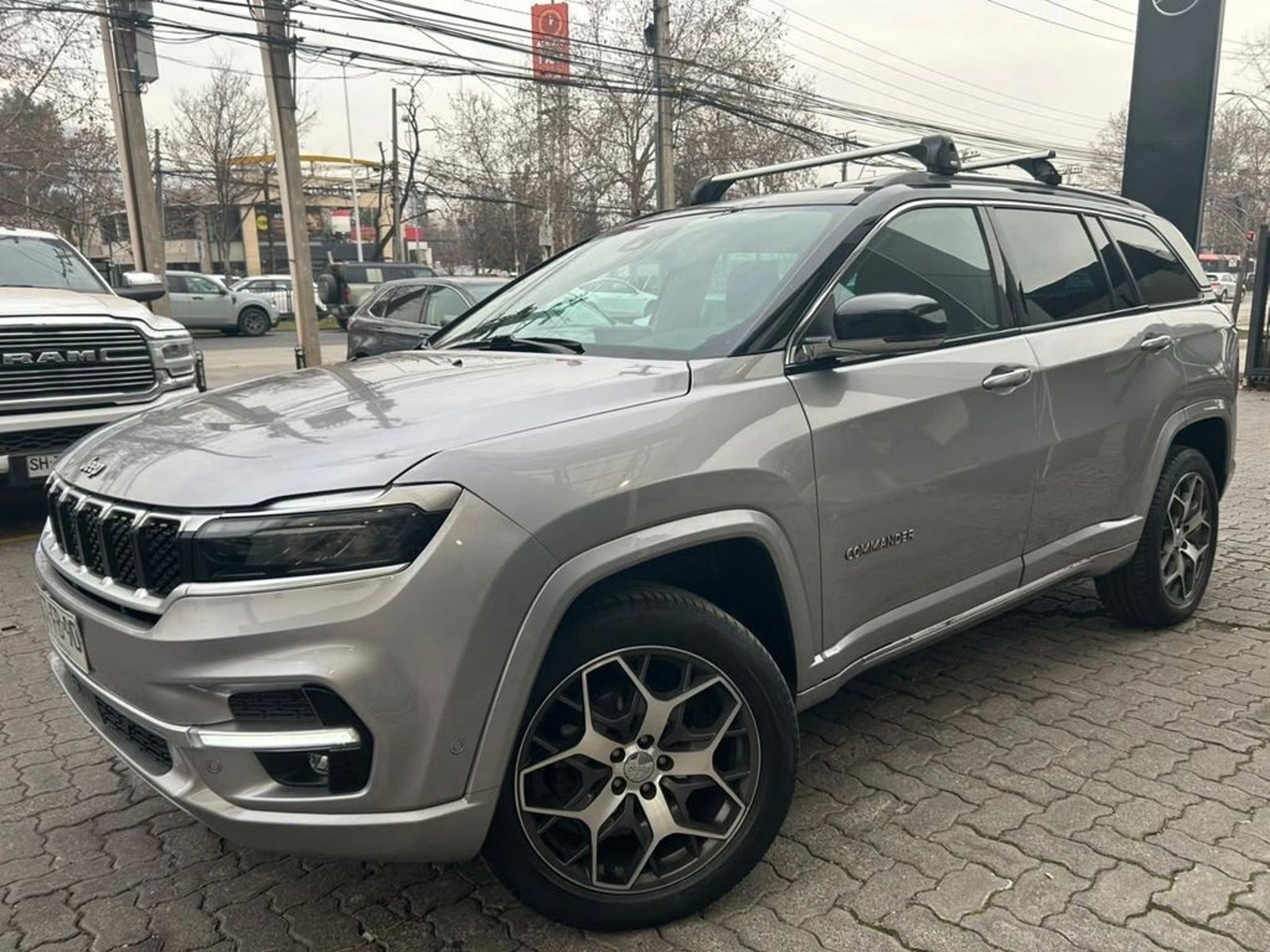 Jeep COMMANDER 2.0 OVERLAND AT 4X4 DIESEL 2023 - Foto 2 de 17