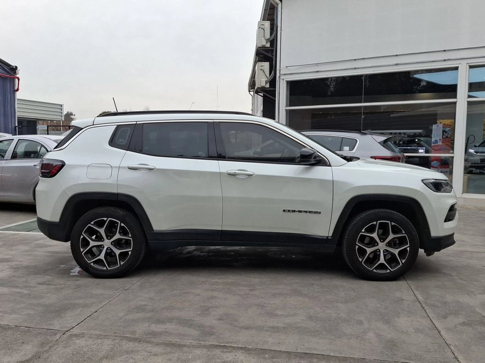 JEEP COMPASS 1.3 LONGITUDE 4X2 AT 5P 2024 - Imagen 7 de 20