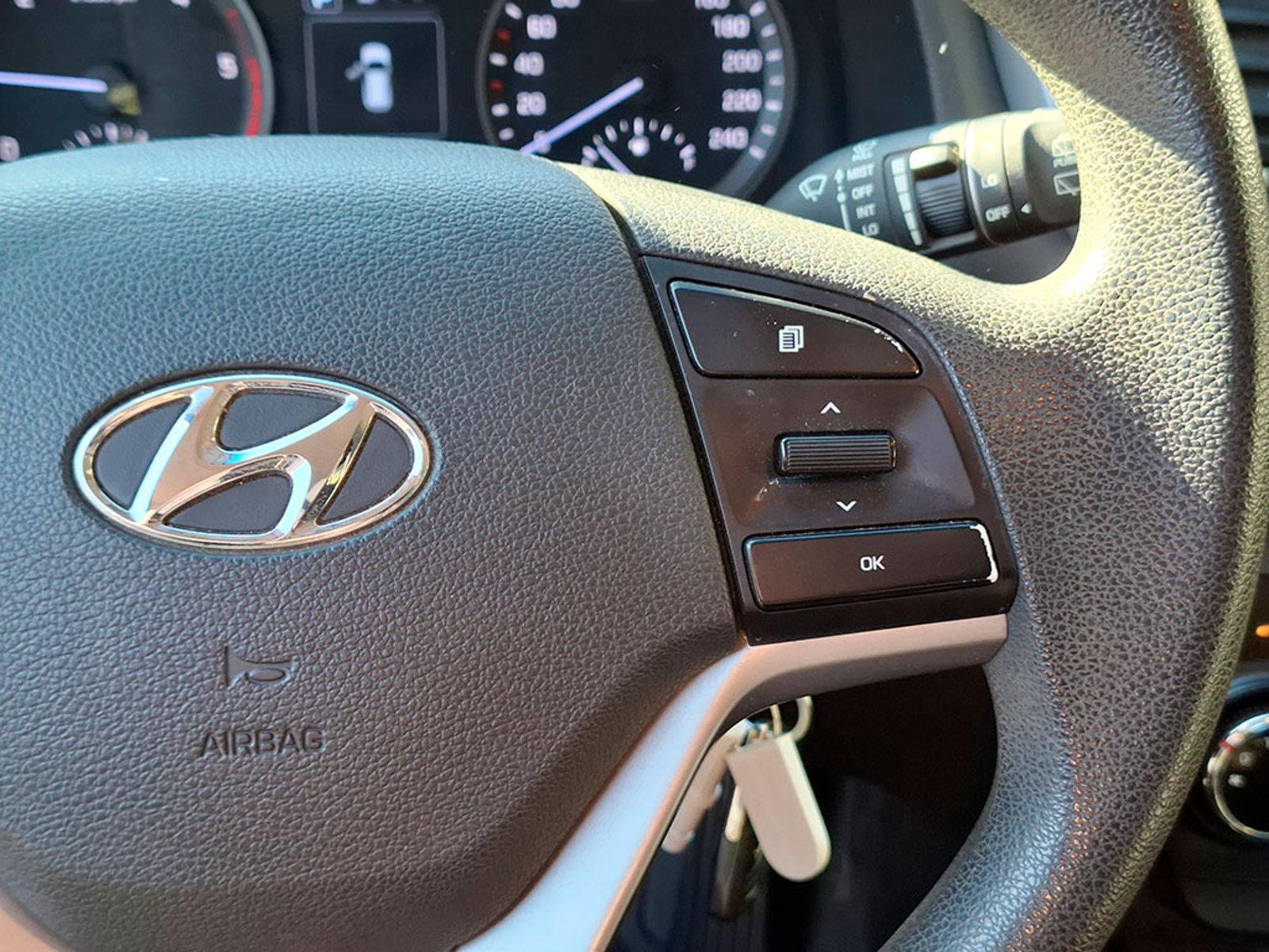Hyundai TUCSON 2.0 PLUS DIESEL 4X2 AT 5P 2018 - Imagen 14 de 20