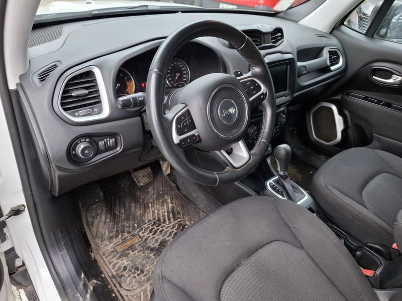 Jeep RENEGADE AT 1.8 2022 - Imagen 13 de 20
