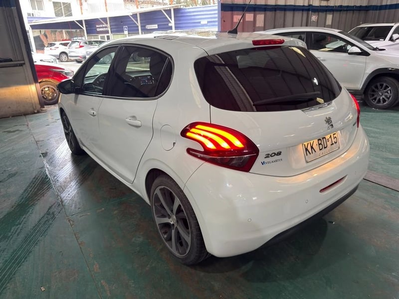 Peugeot 208 1.2 ALLURE PACK 4X2 110HP AT6 5P 2018 - Imagen 8 de 20