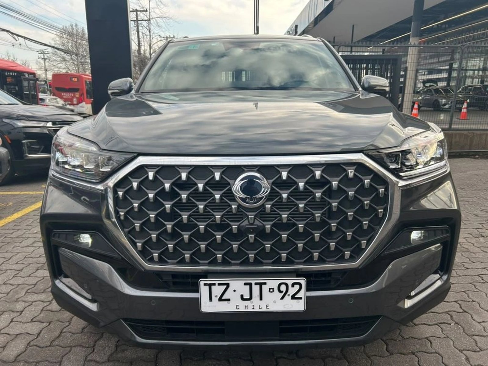 SsangYong REXTON 2.2 LIMITED PLUS AT 4X4 DIESEL 2025 - Foto 2 de 16