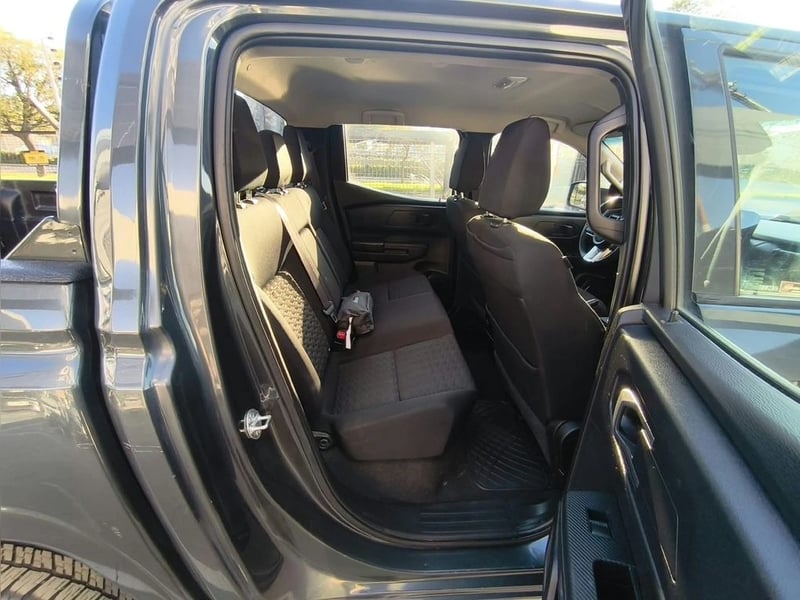 Mitsubishi L200 KATANA XRT 2.5 MT 4X4 2024 - Imagen 13 de 20