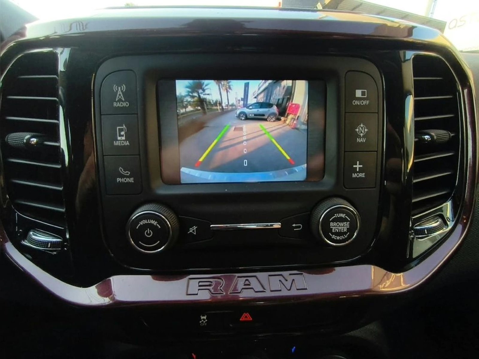 RAM 1000 BIG HORN DCAB 1.8 AUT 2021 - Imagen 16 de 20