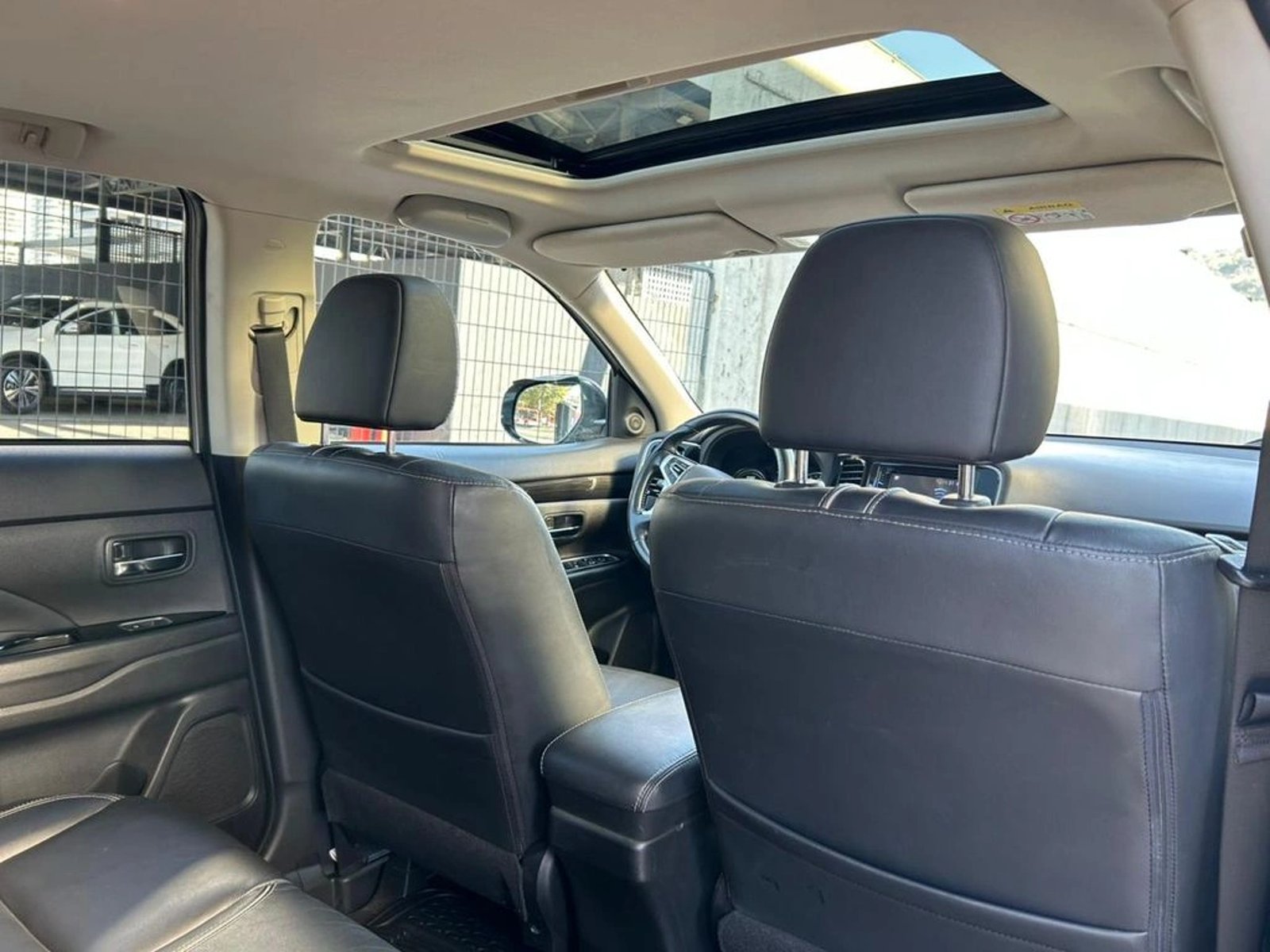 MITSUBISHI OUTLANDER 2019 - Imagen 13 de 17