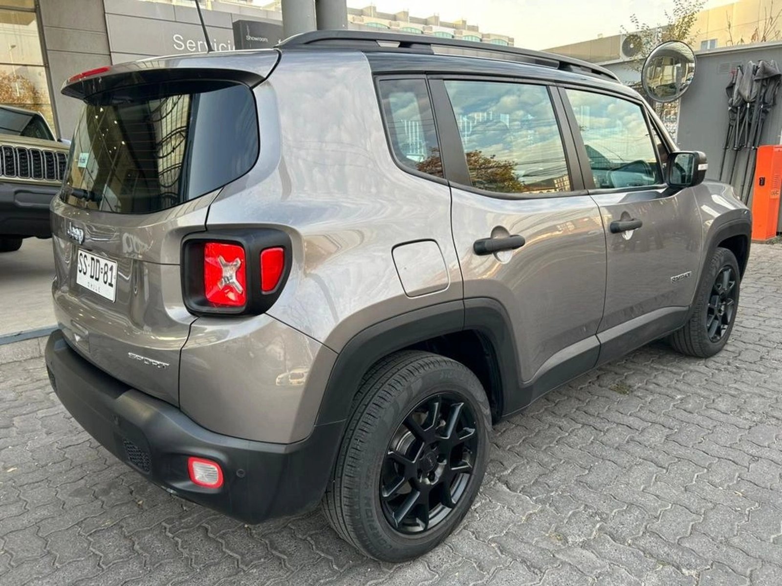 JEEP RENEGADE 1.8 SPORT LX 4X2 AT 5P 2023 - Imagen 7 de 12