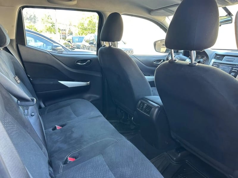 Nissan NP300 DC XE 2.3D MT 2019 - Imagen 7 de 16